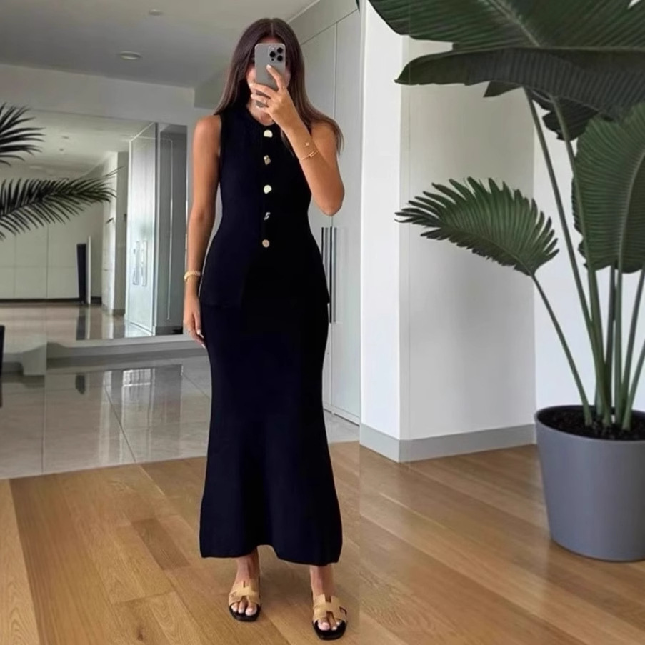 Women'S Formal Day Wear - Round-neck Single-breasted Sleeveless Bodycon Top With