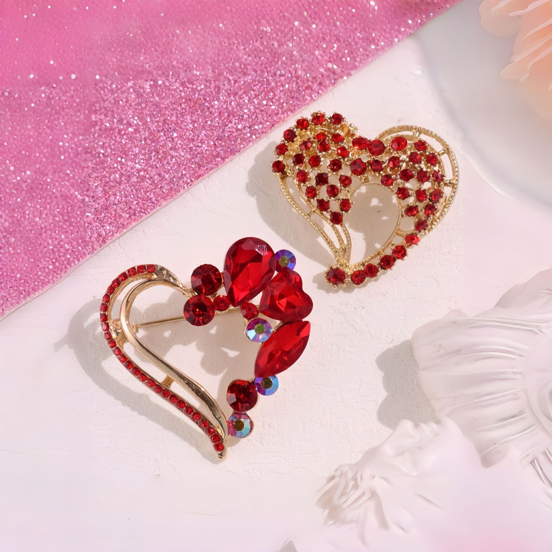 Red Crystal Open Heart Brooch  - đánh giá và giá Women'S Formal Day Wear